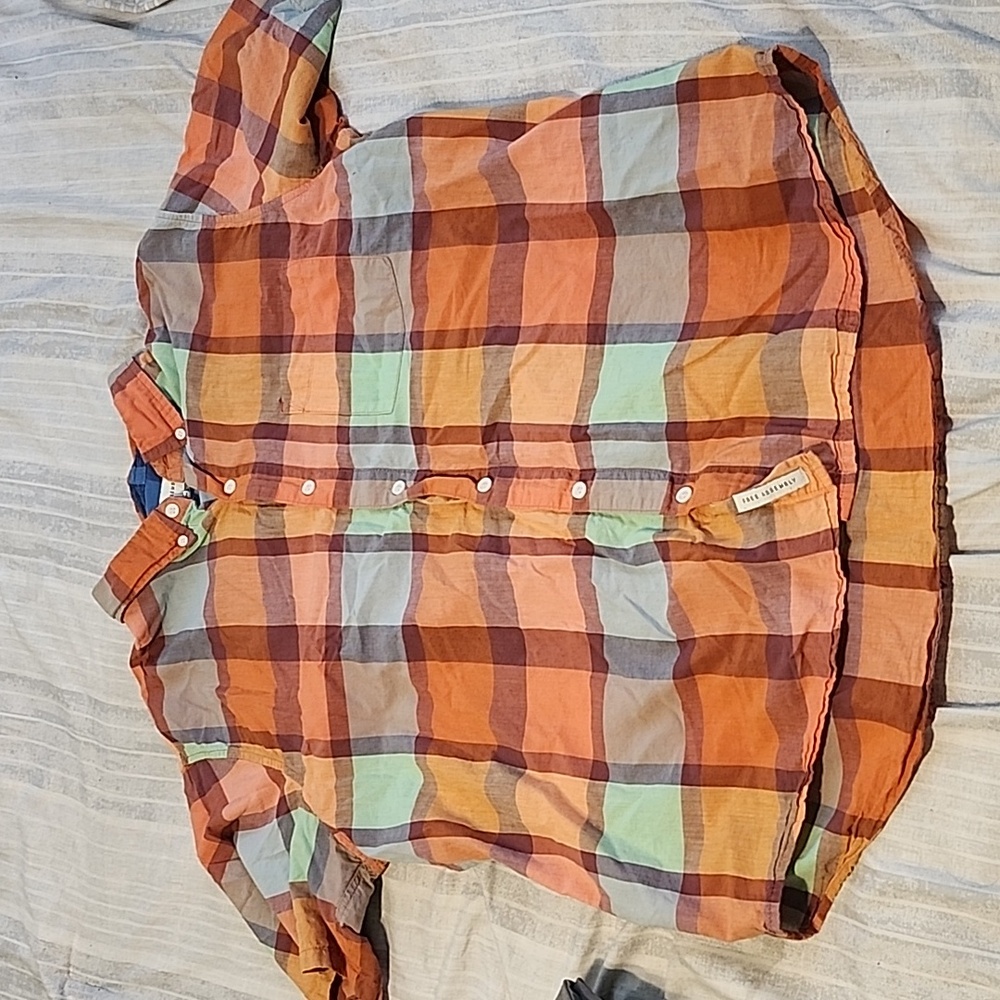 Used Free assembly shirt XL